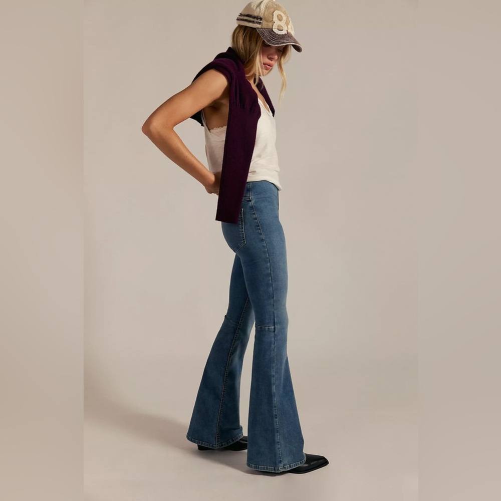 Free People We The Free Penny Pull-On Flare Jeans in Roll Of The Dice Size 27 - Picture 3 of 12